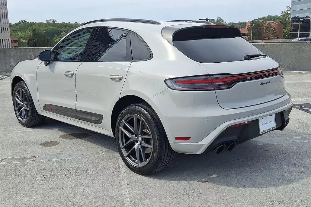 2025 Porsche Macan T photo 1