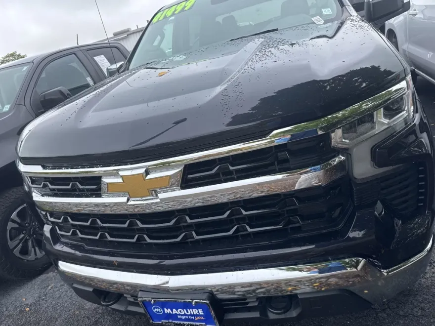 2022 Chevrolet Silverado 1500 LT photo 1