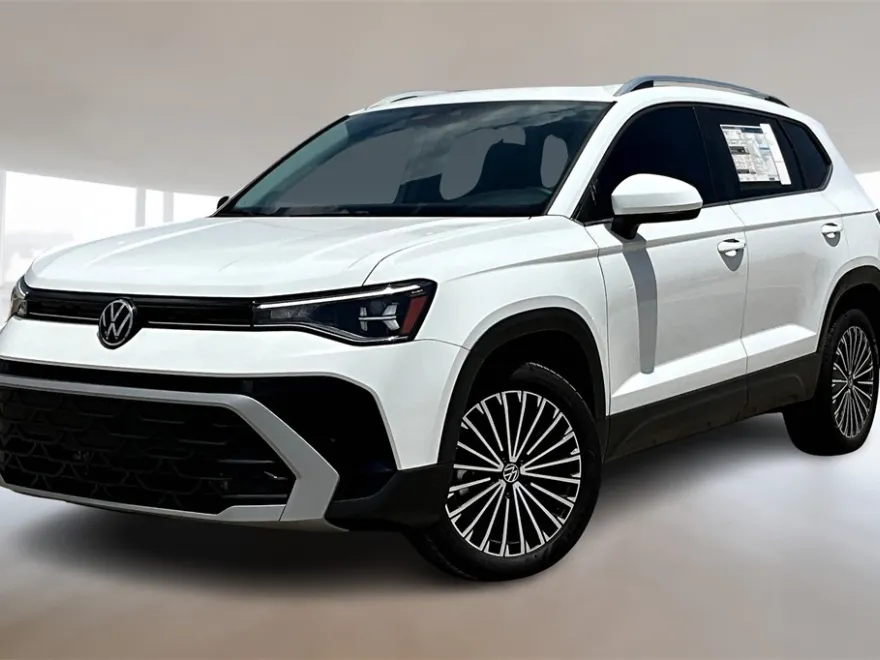 2025 Volkswagen Taos SE photo 1
