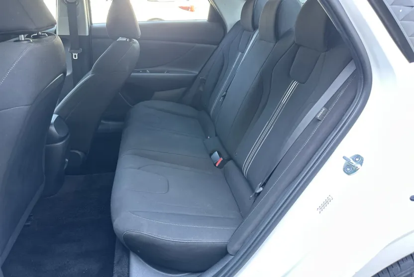 2024 Hyundai Elantra SEL photo 1