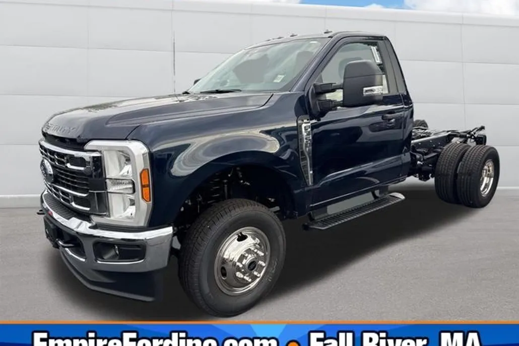2025 Ford F-350 photo 1