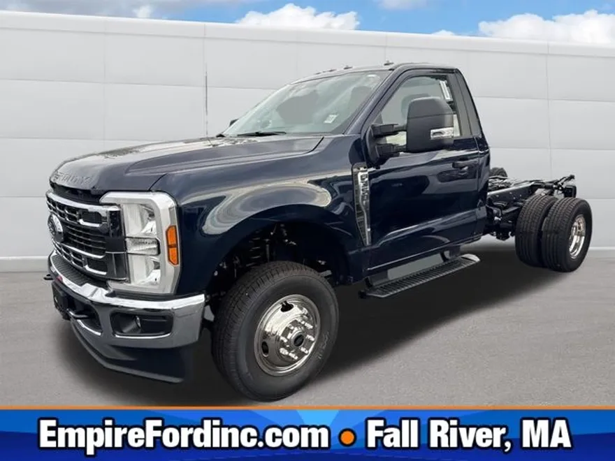 2025 Ford F-350 photo 1