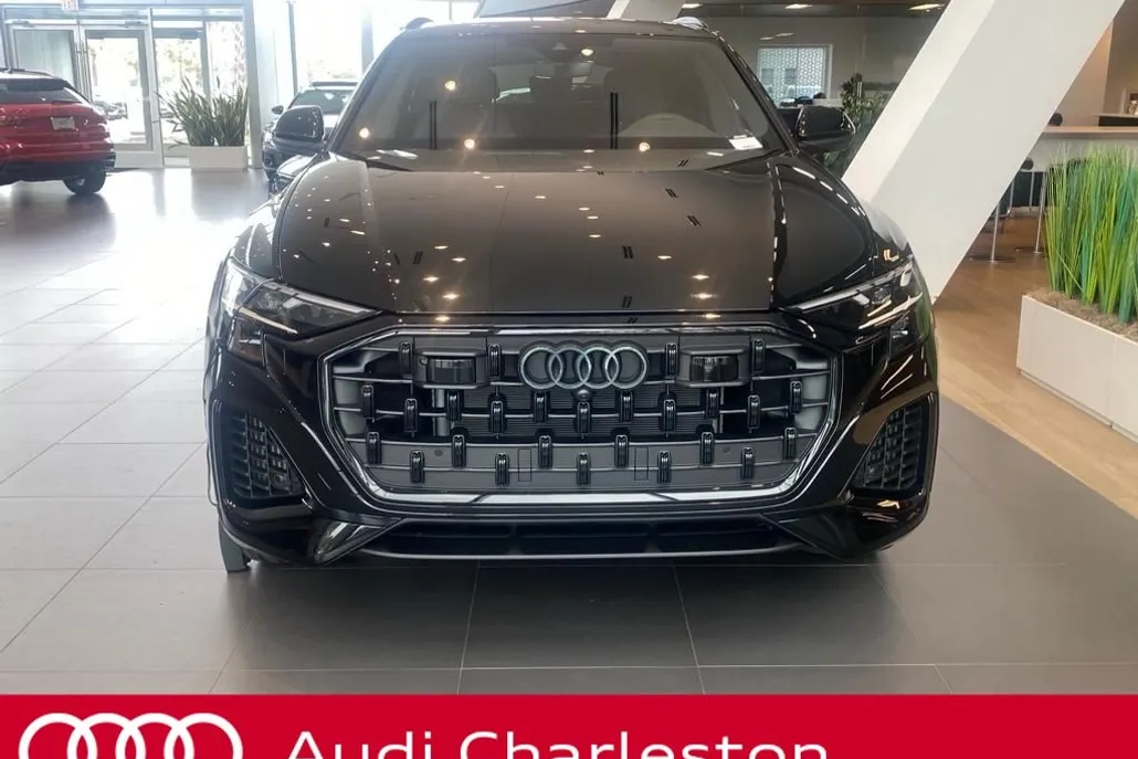 2025 Audi Q8 Premium photo 1
