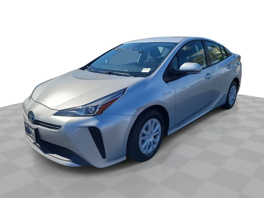 2022 Toyota Prius LE photo 1