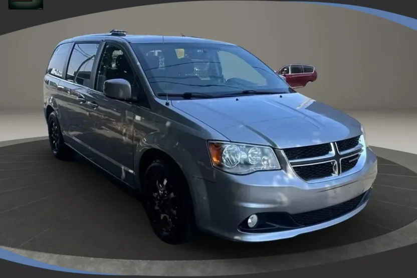 2018 Dodge Grand Caravan SXT photo 1