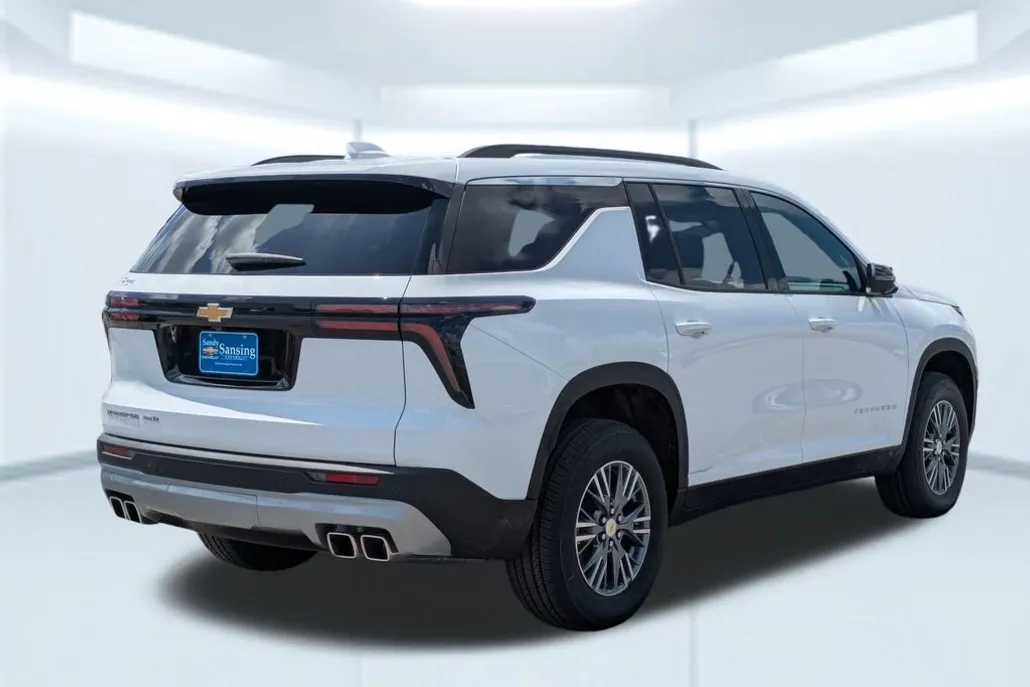 2025 Chevrolet Traverse photo 1