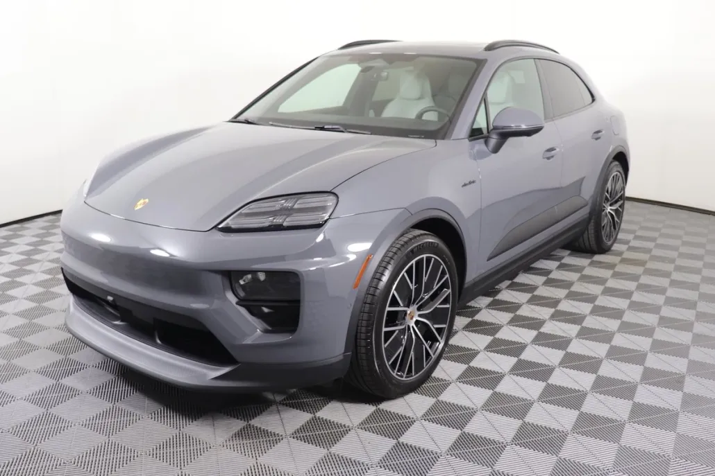 2025 Porsche Macan Electric photo 1