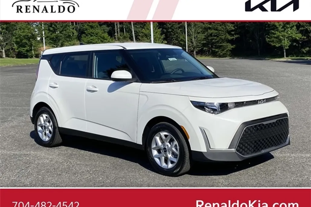 2025 Kia Soul LX photo 1