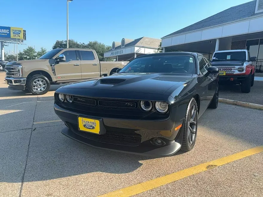 2023 Dodge Challenger R/T photo 1