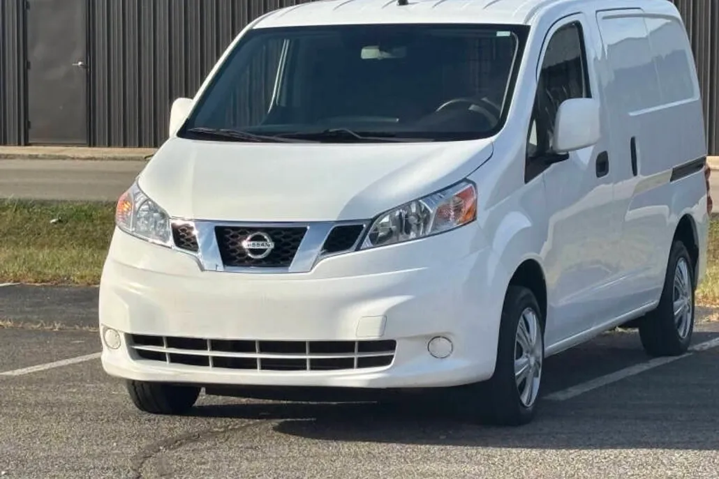 2019 Nissan NV200 SV photo 1