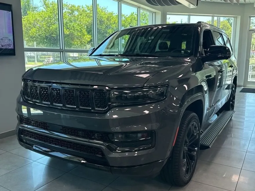 2024 Jeep Grand Wagoneer II photo 1