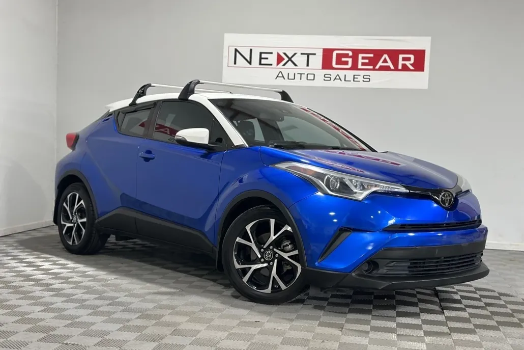 2018 Toyota C-HR XLE photo 1