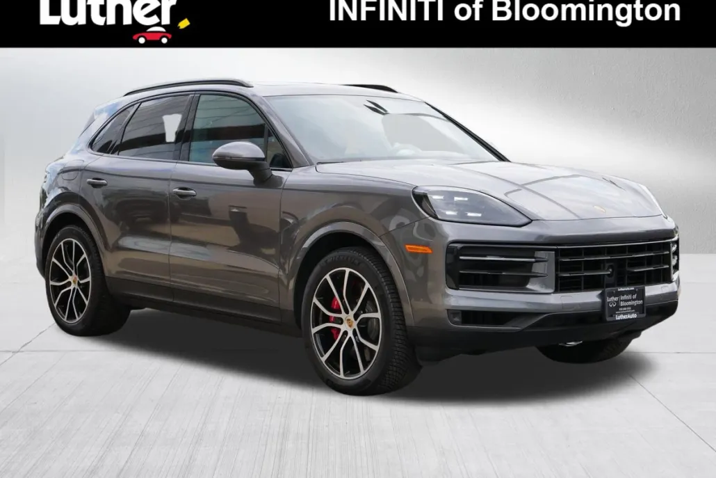 2024 Porsche Cayenne S photo 1