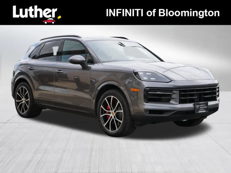 2024 Porsche Cayenne S photo 1
