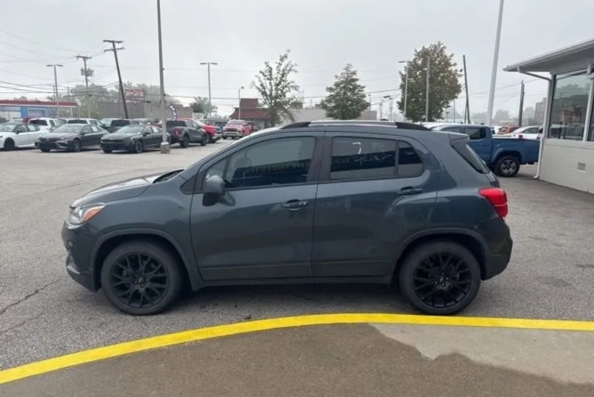 2021 Chevrolet Trax LT photo 1