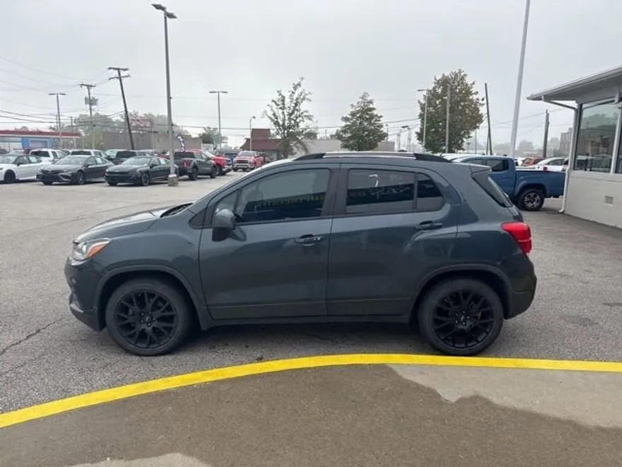 2021 Chevrolet Trax LT photo 1