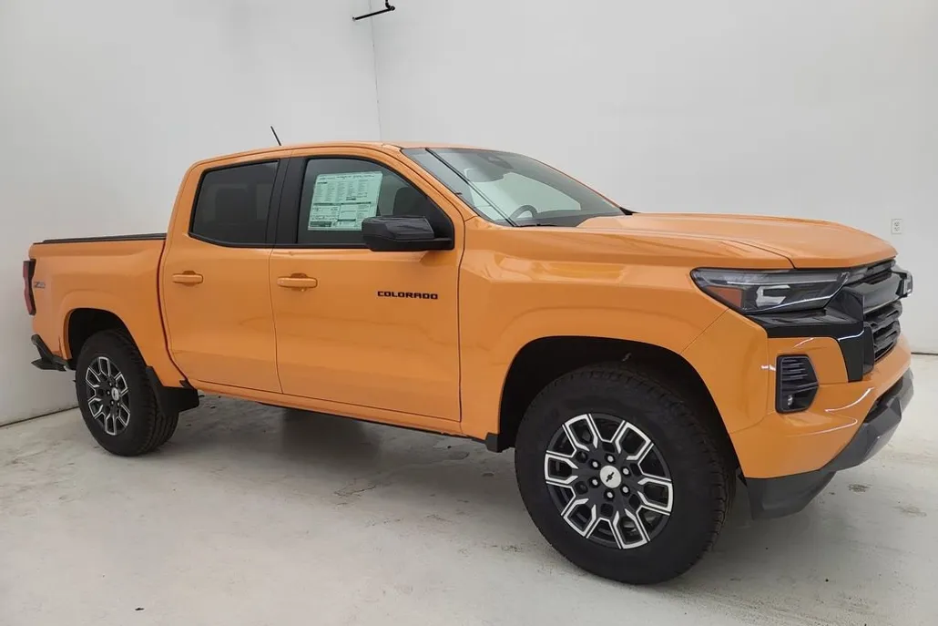 2025 Chevrolet Colorado Z71 photo 1