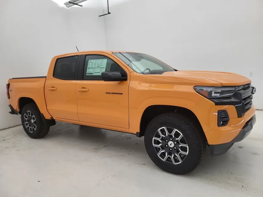 2025 Chevrolet Colorado Z71 photo 1