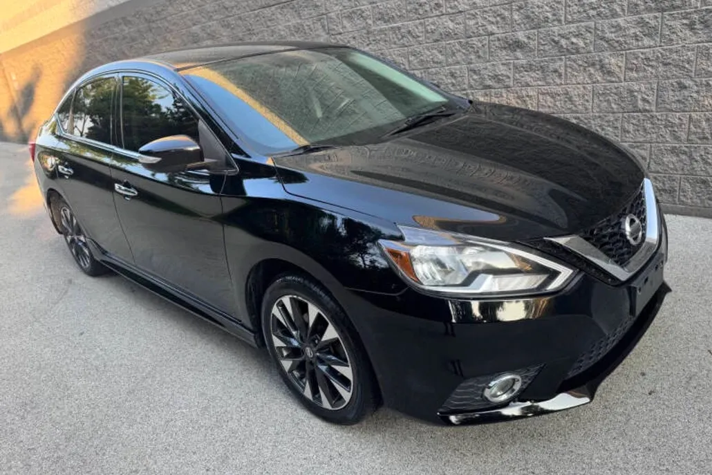 2019 Nissan Sentra SR photo 1