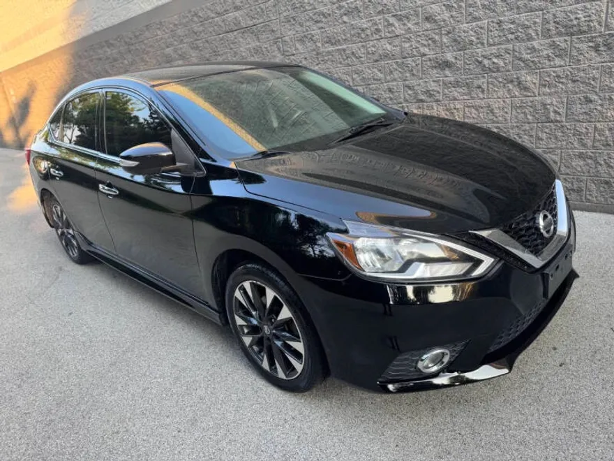 2019 Nissan Sentra SR photo 1