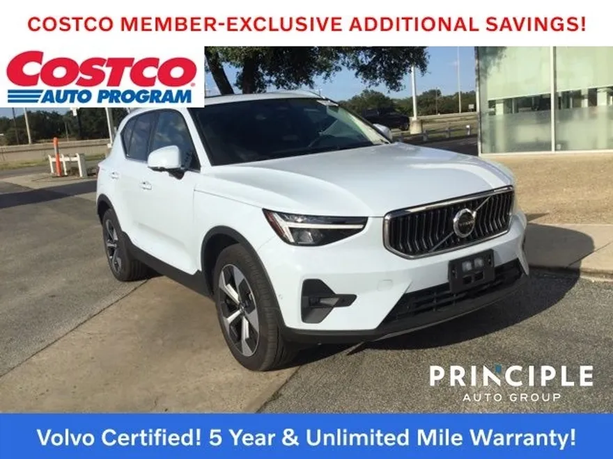 2025 Volvo XC40 Plus photo 1