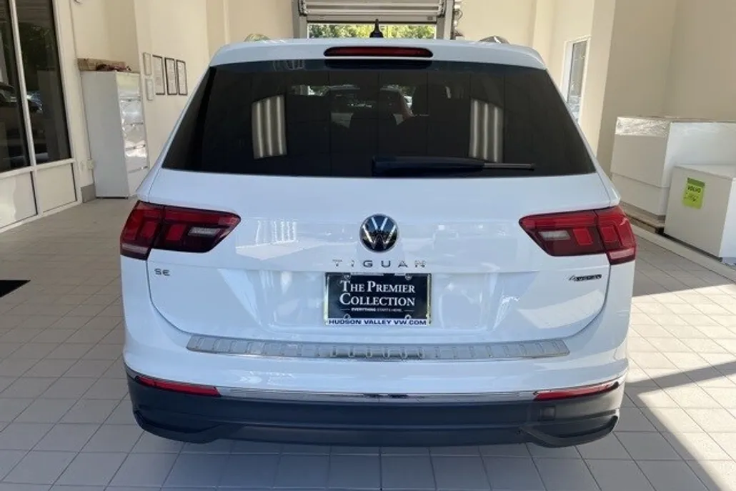 2024 Volkswagen Tiguan SE photo 1