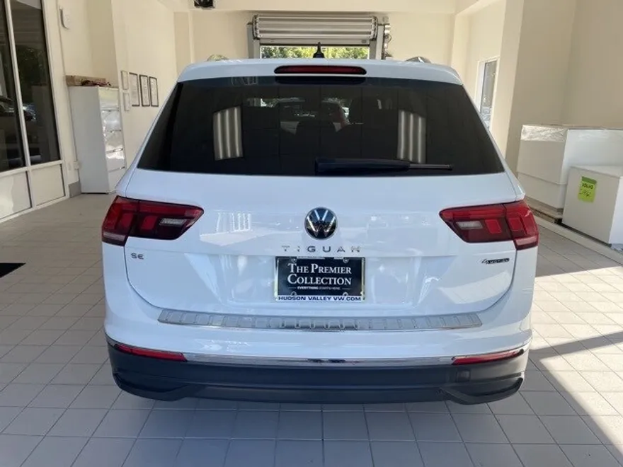 2024 Volkswagen Tiguan SE photo 1