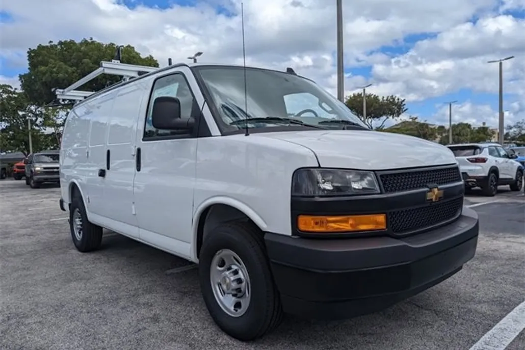 2025 Chevrolet Express Cargo 2500 photo 1