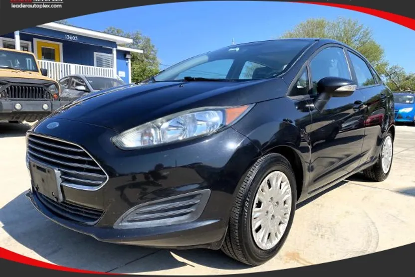 2015 Ford Fiesta SE photo 1