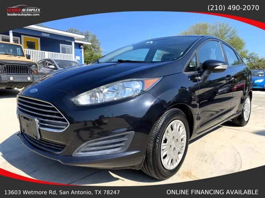2015 Ford Fiesta SE photo 1