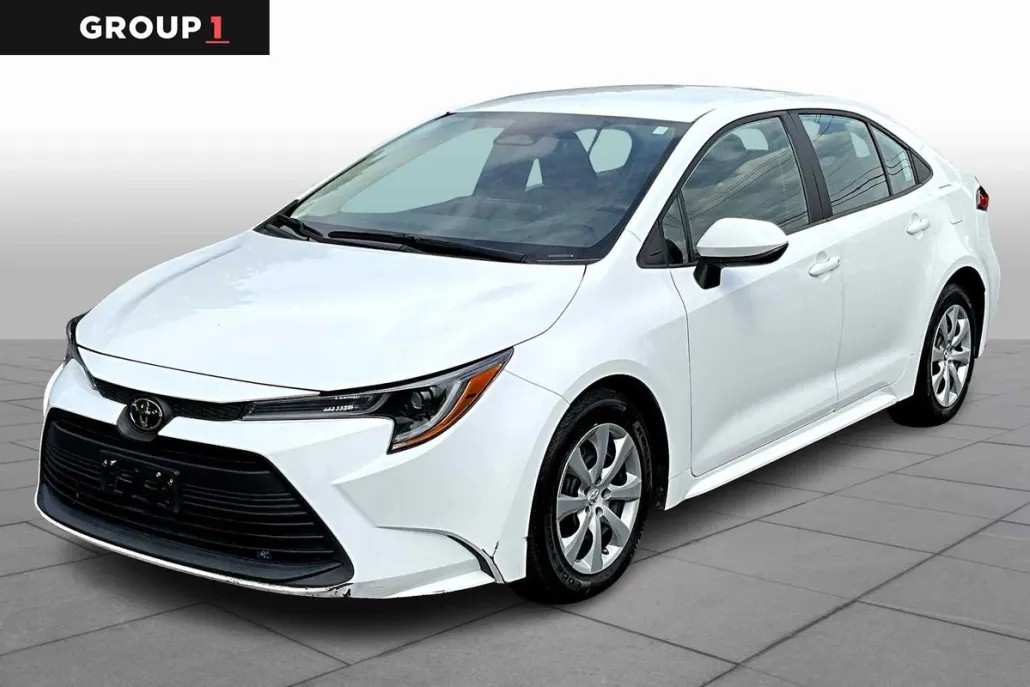 2023 Toyota Corolla LE photo 1