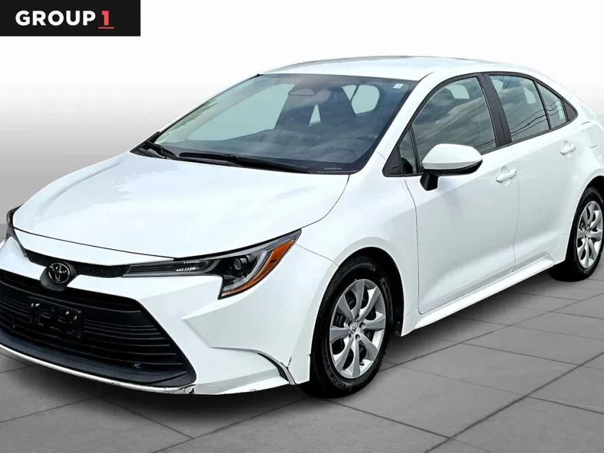 2023 Toyota Corolla LE photo 1