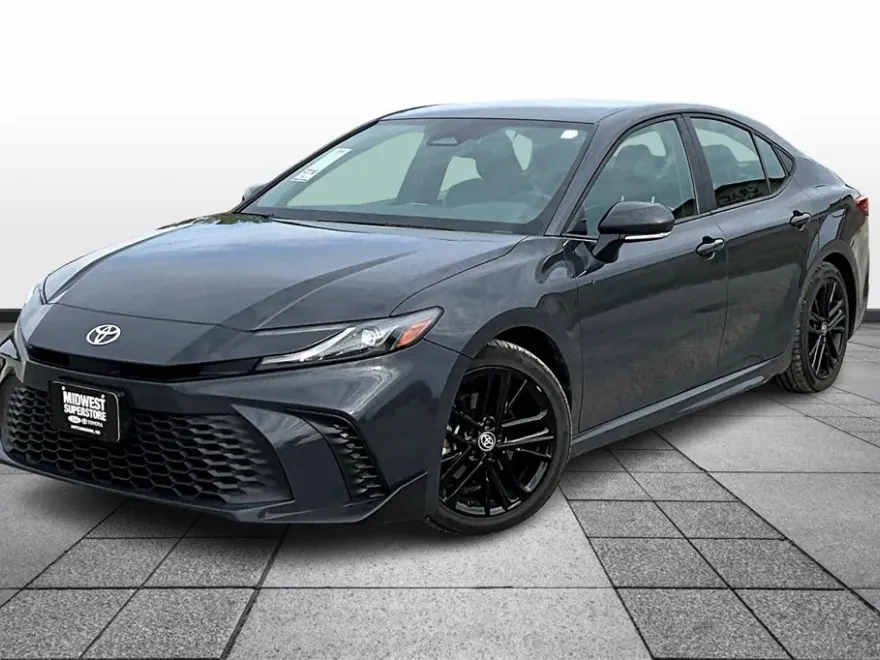 2025 Toyota Camry SE photo 1