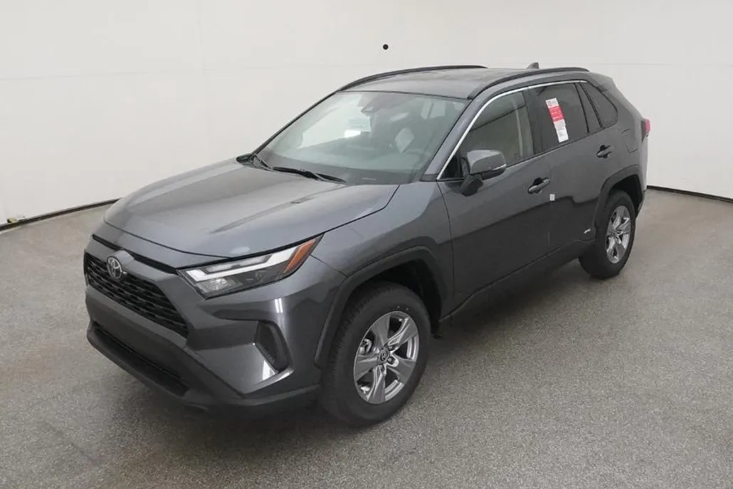 2025 Toyota RAV4 Hybrid LE photo 1