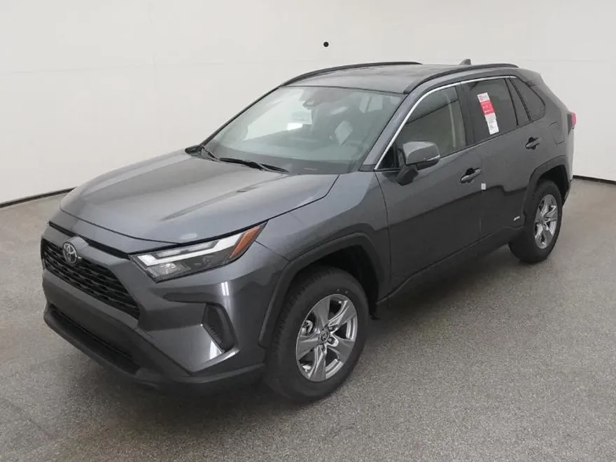 2025 Toyota RAV4 Hybrid LE photo 1