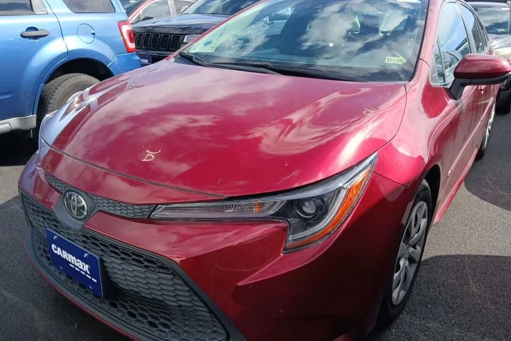 2022 Toyota Corolla LE photo 1
