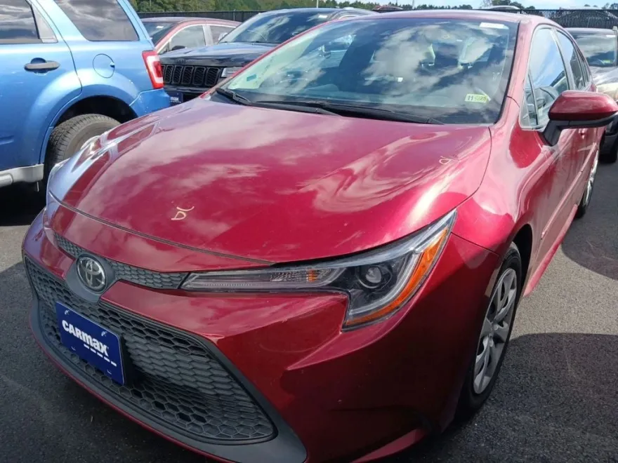 2022 Toyota Corolla LE photo 1