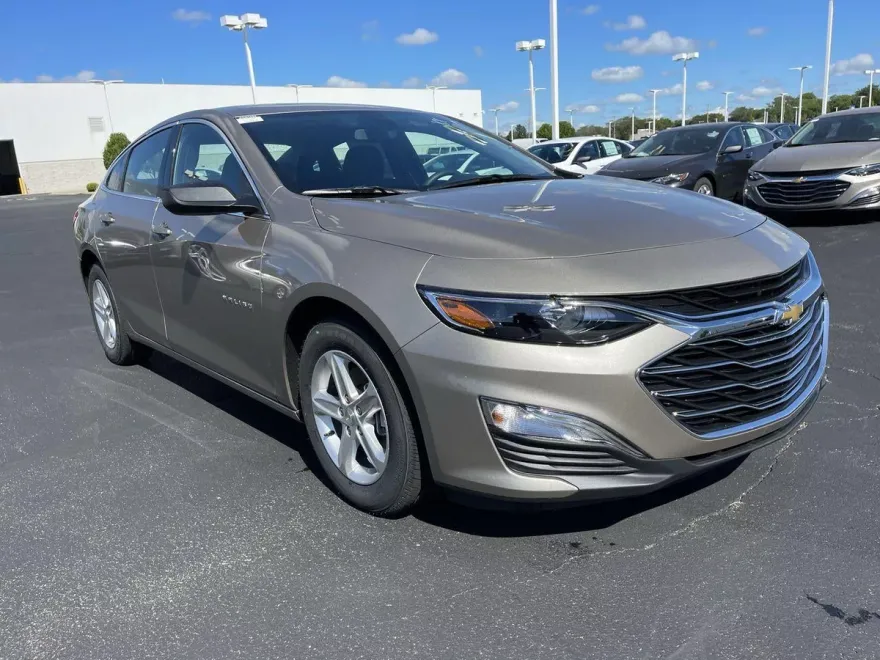 2022 Chevrolet Malibu LS photo 1