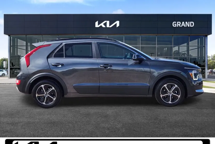 2024 Kia Niro EX photo 1