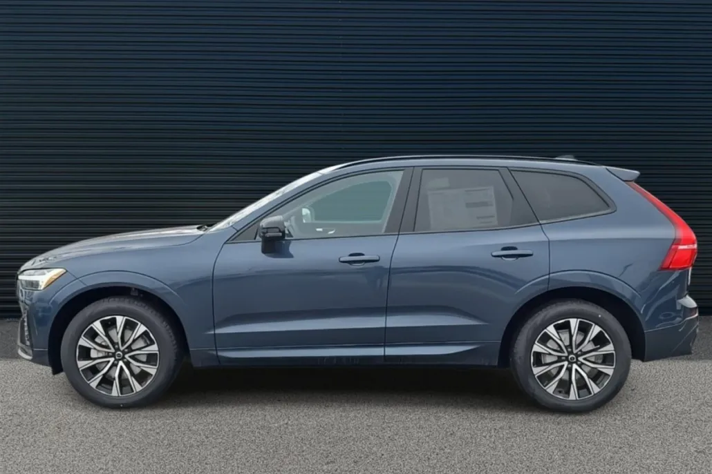 2025 Volvo XC60 B5 Core photo 1