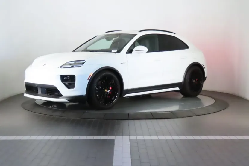 2025 Porsche Macan Electric photo 1