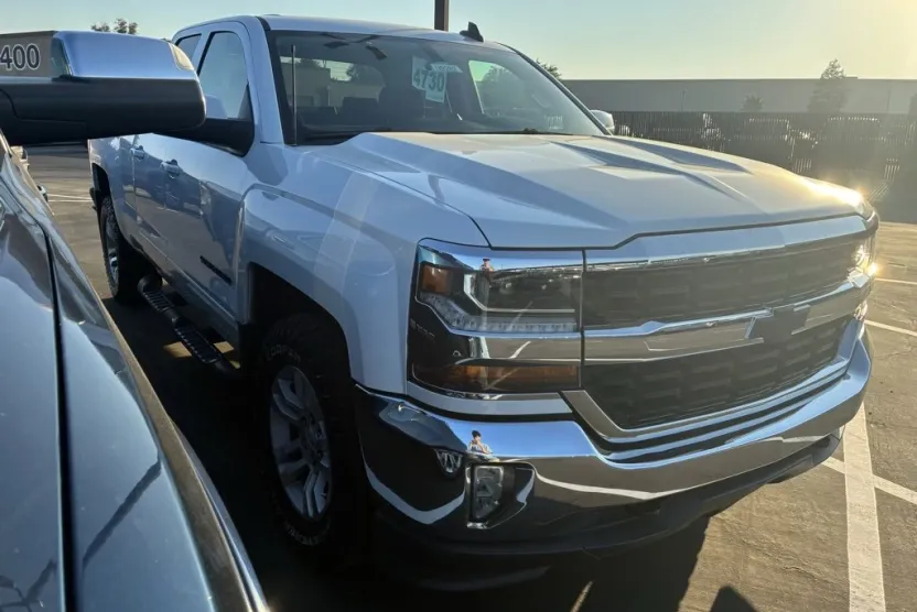 2017 Chevrolet Silverado 1500 LT photo 1
