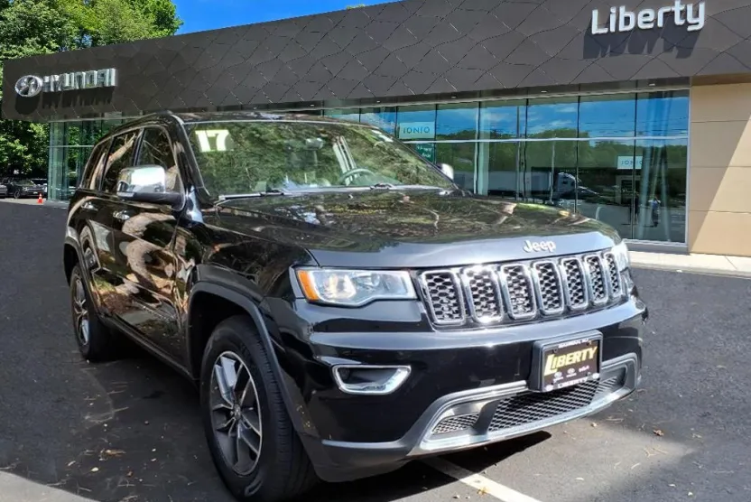 2017 Jeep Grand Cherokee Limited photo 1