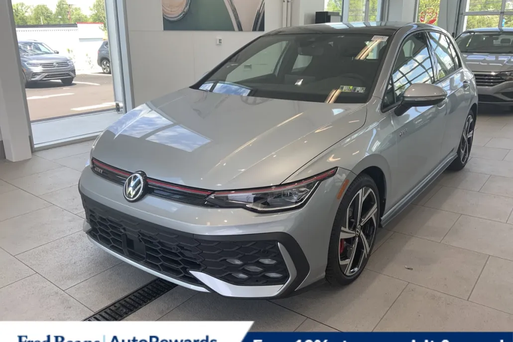 2025 Volkswagen Golf GTI SE photo 1