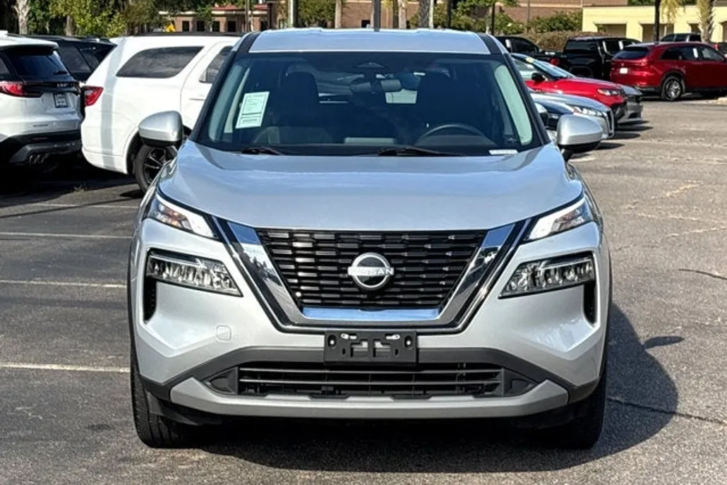 2023 Nissan Rogue SV photo 1