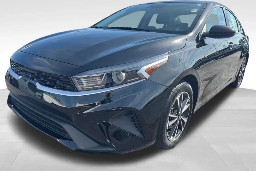 2024 Kia Forte LXS photo 1