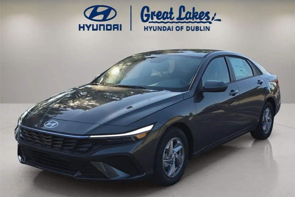2025 Hyundai Elantra SE photo 1