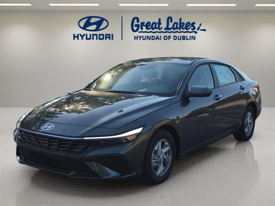 2025 Hyundai Elantra SE photo 1