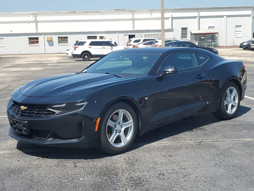 2023 Chevrolet Camaro 1LT photo 1
