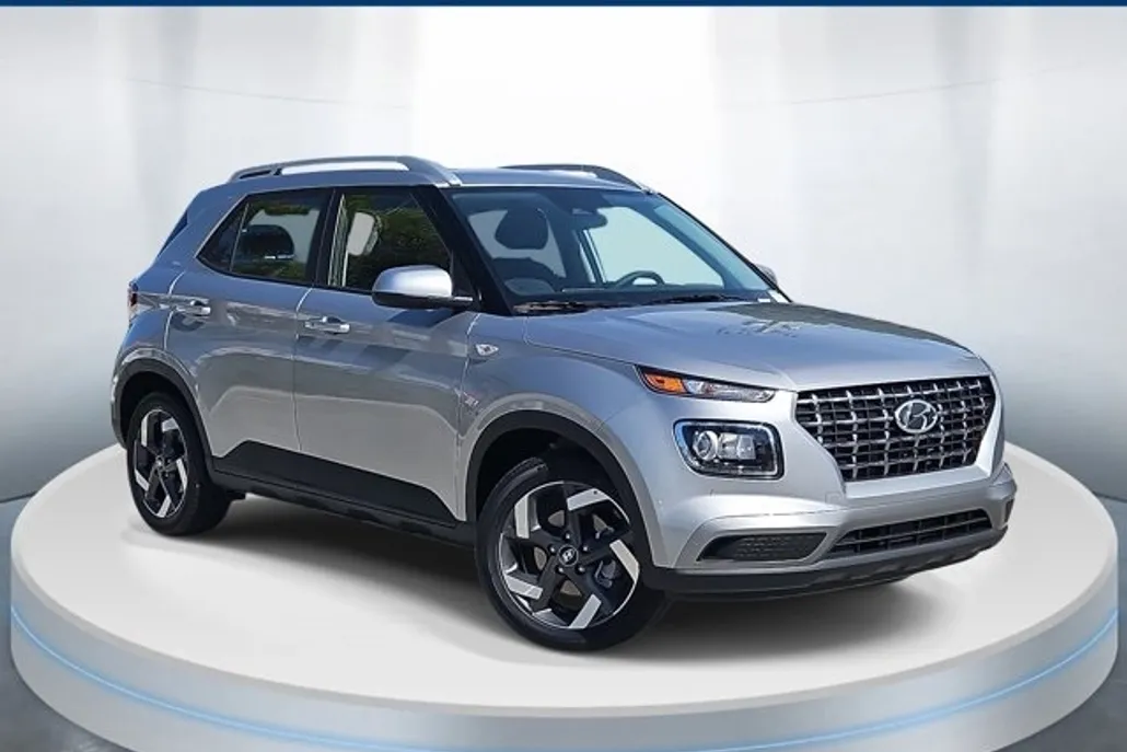 2025 Hyundai Venue SEL photo 1